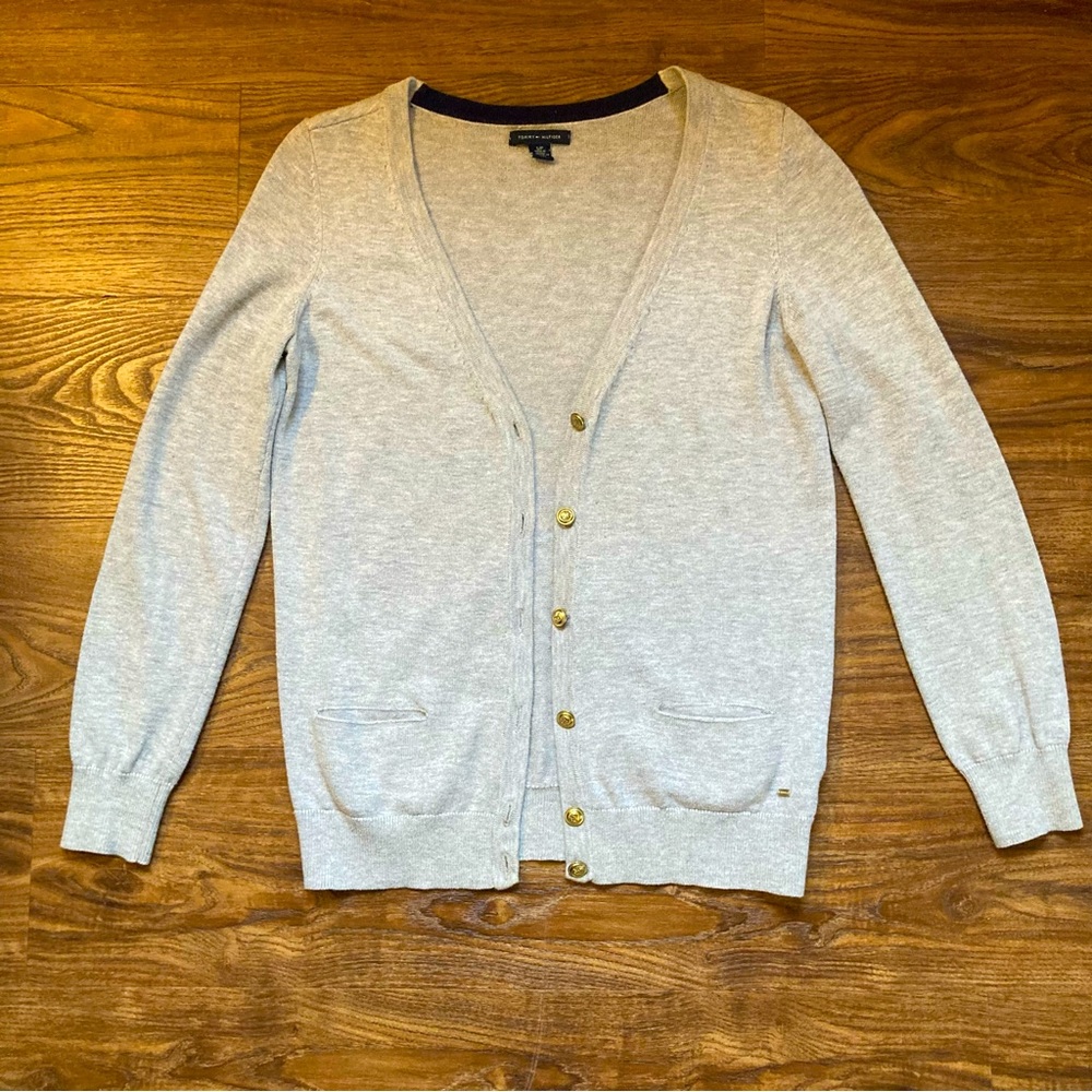 Tommy Hilfiger grey sweater. Size small. Great condition!
